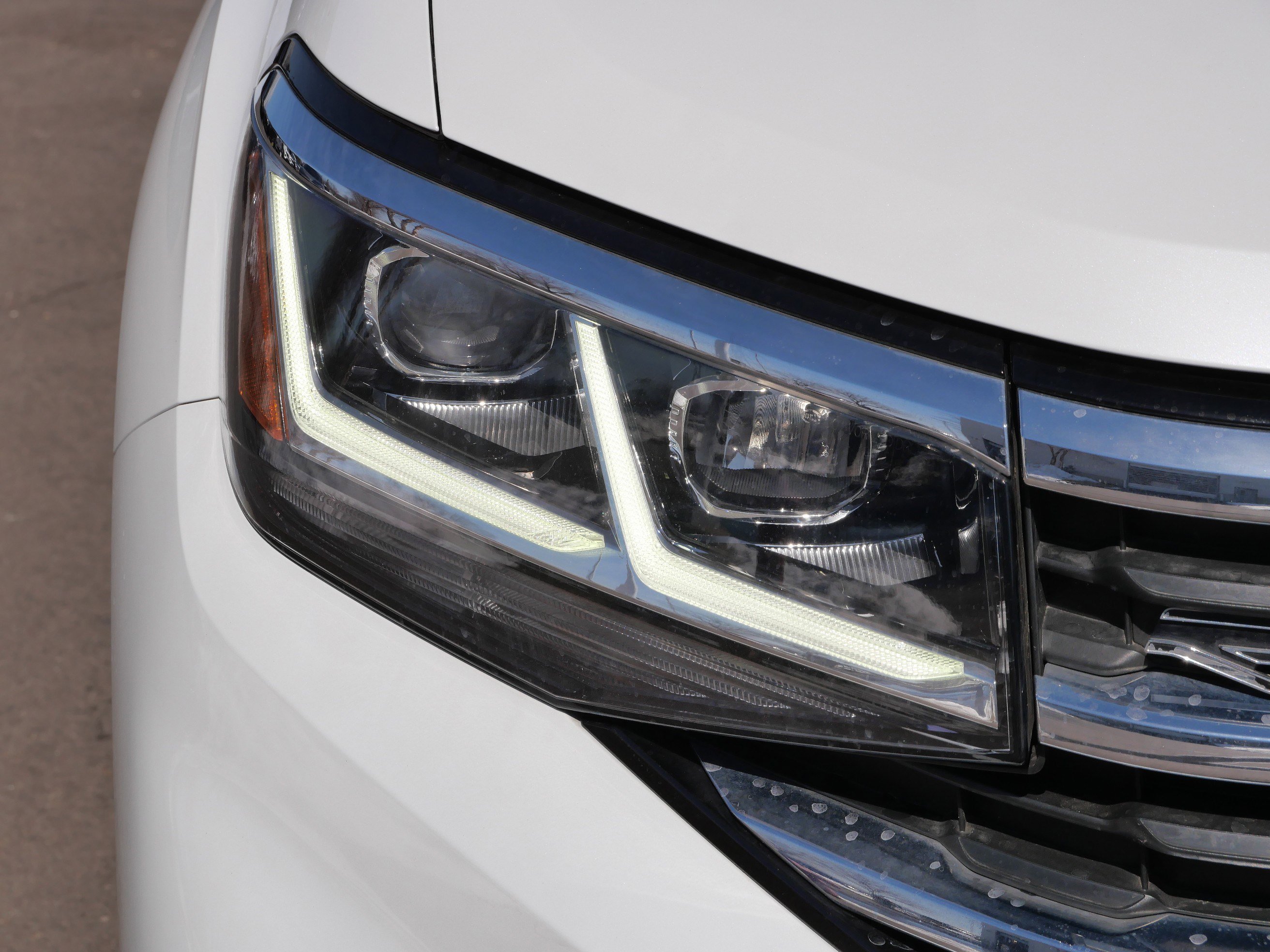 Used 2022 Volkswagen Atlas Cross Sport SEL Premium R-Line image 16