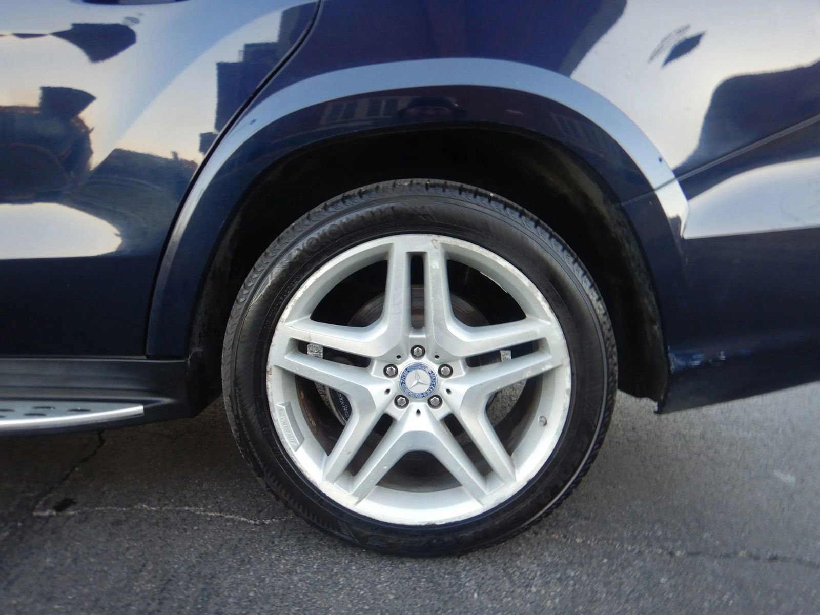 Used 2013 Mercedes-Benz GL 550 4MATIC image 31