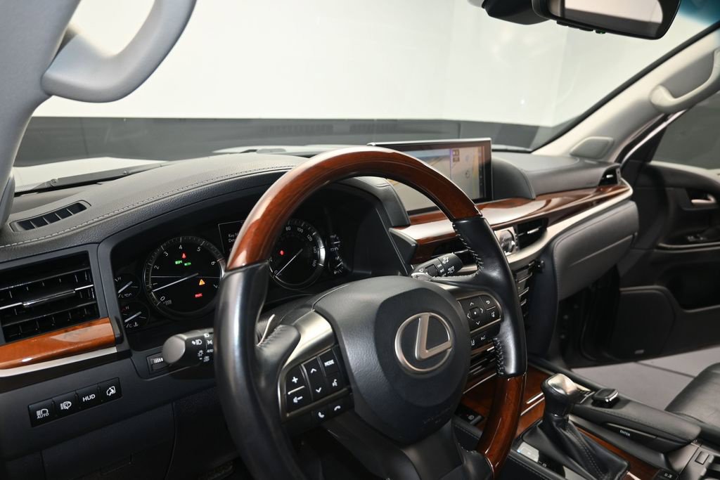 Used 2019 Lexus LX 570 4WD w/ Luxury Package image 13