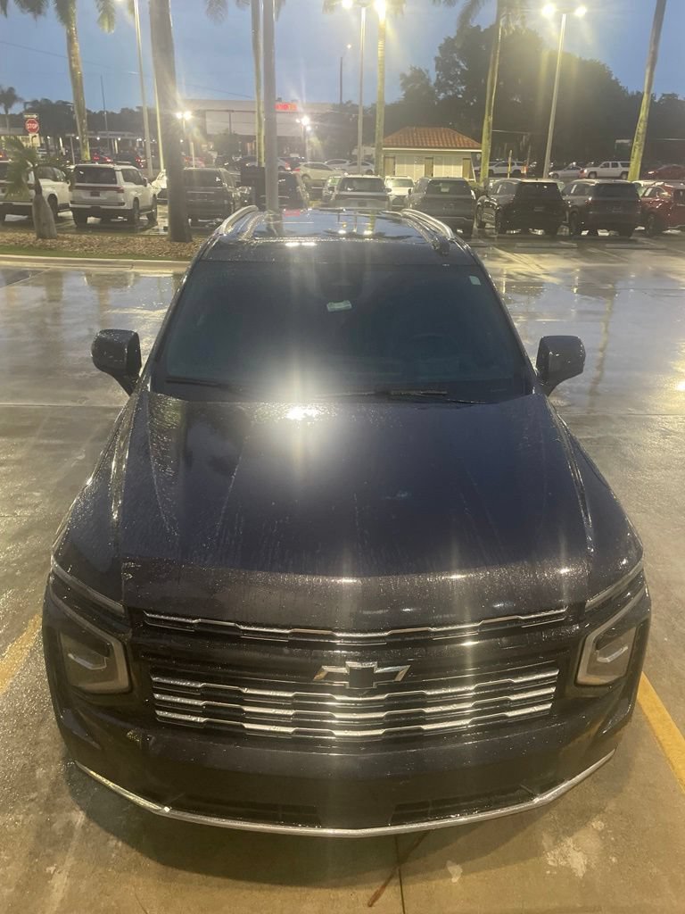 Used 2025 Chevrolet Tahoe High Country AWD/4WD image 3