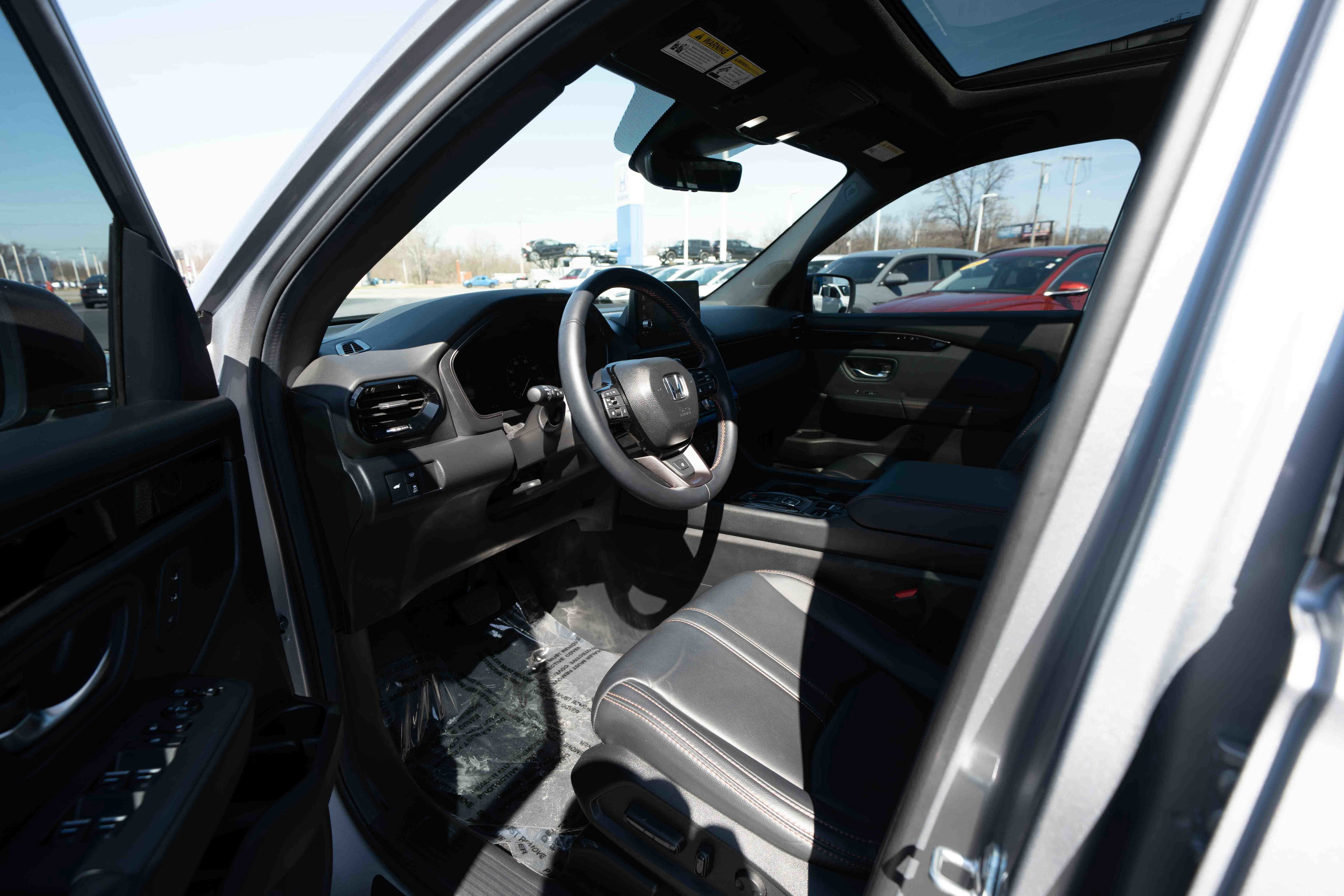 Certified 2025 Honda Pilot TrailSport image 8