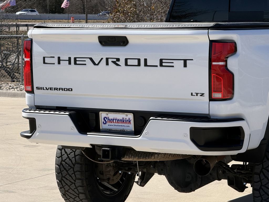 Used 2024 Chevrolet Silverado 2500 LTZ w/ LTZ Plus Package image 6