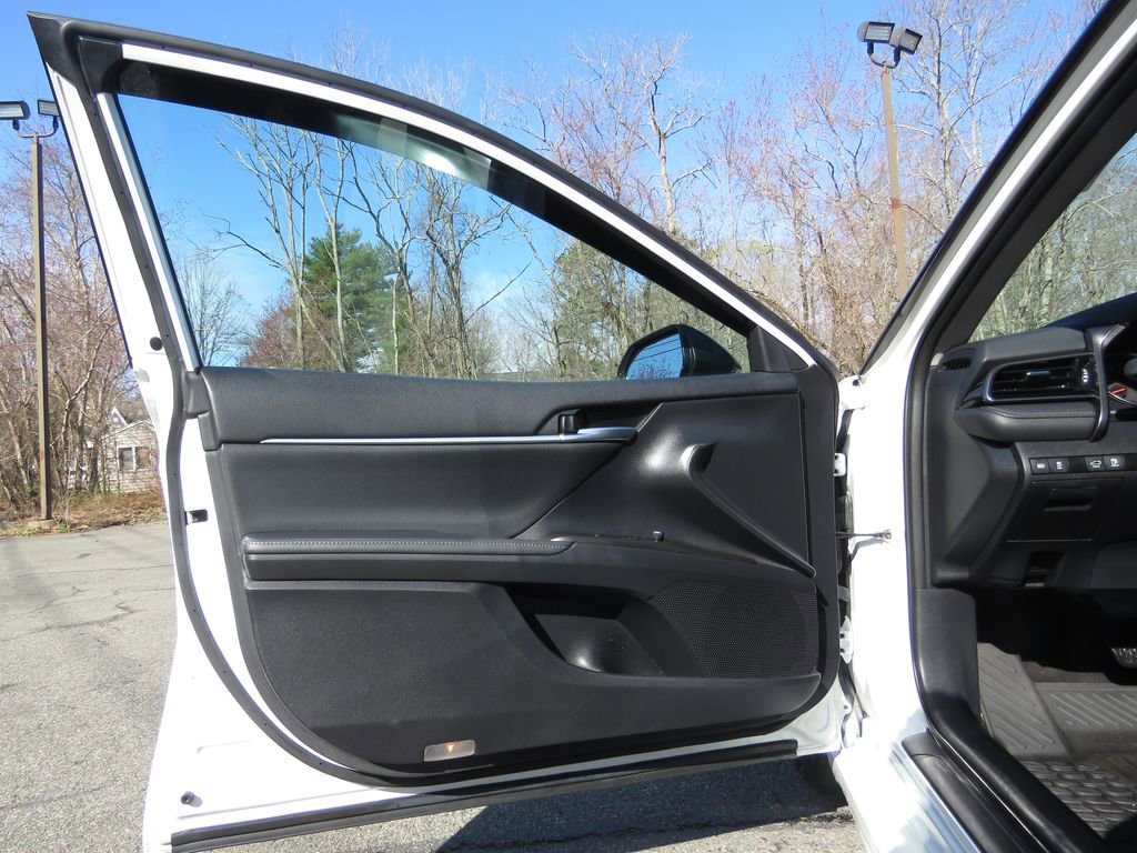 Used 2023 Toyota Camry XSE AWD/4WD image 9