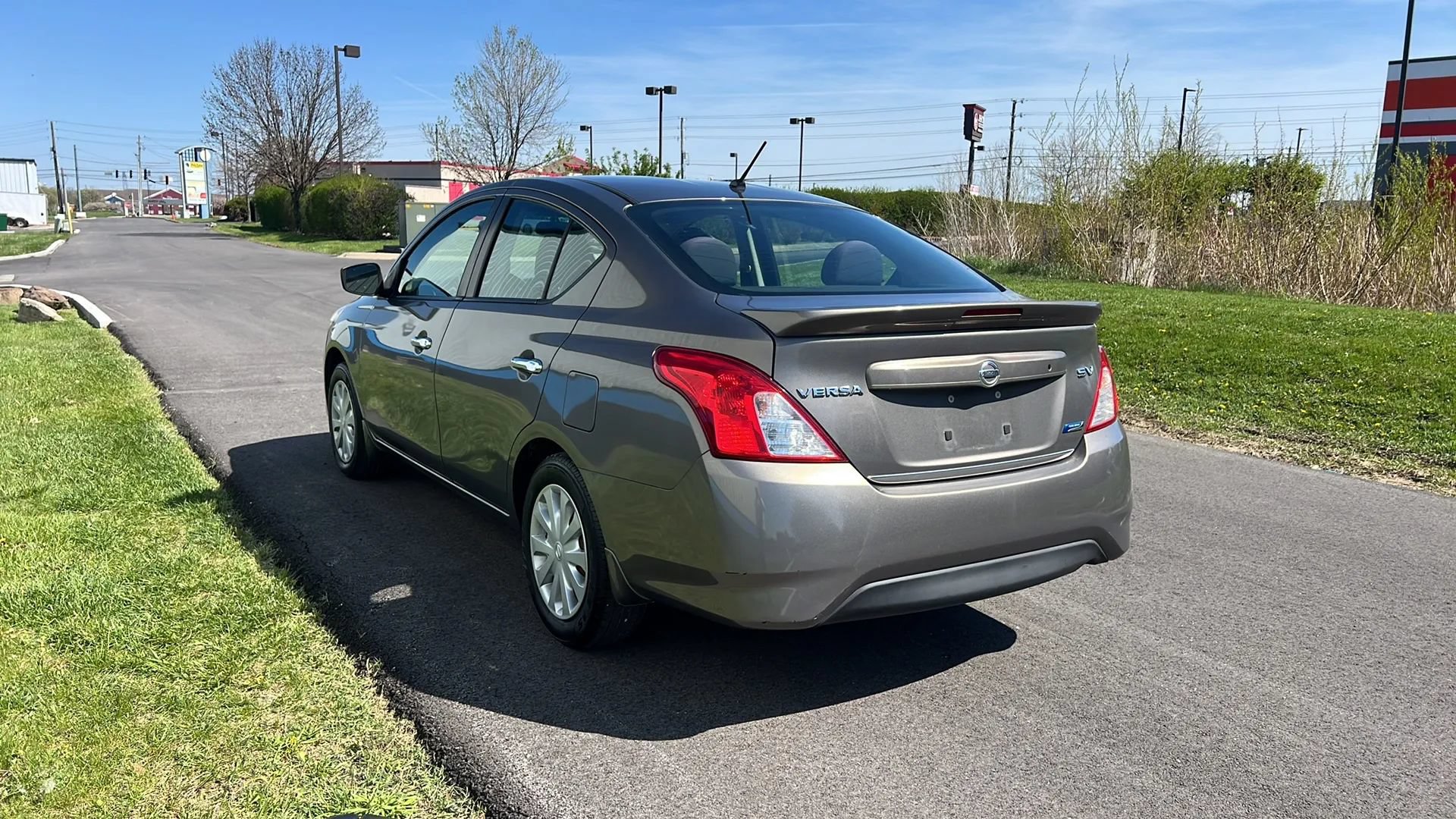 Used 2016 Nissan Versa SV FWD image 7