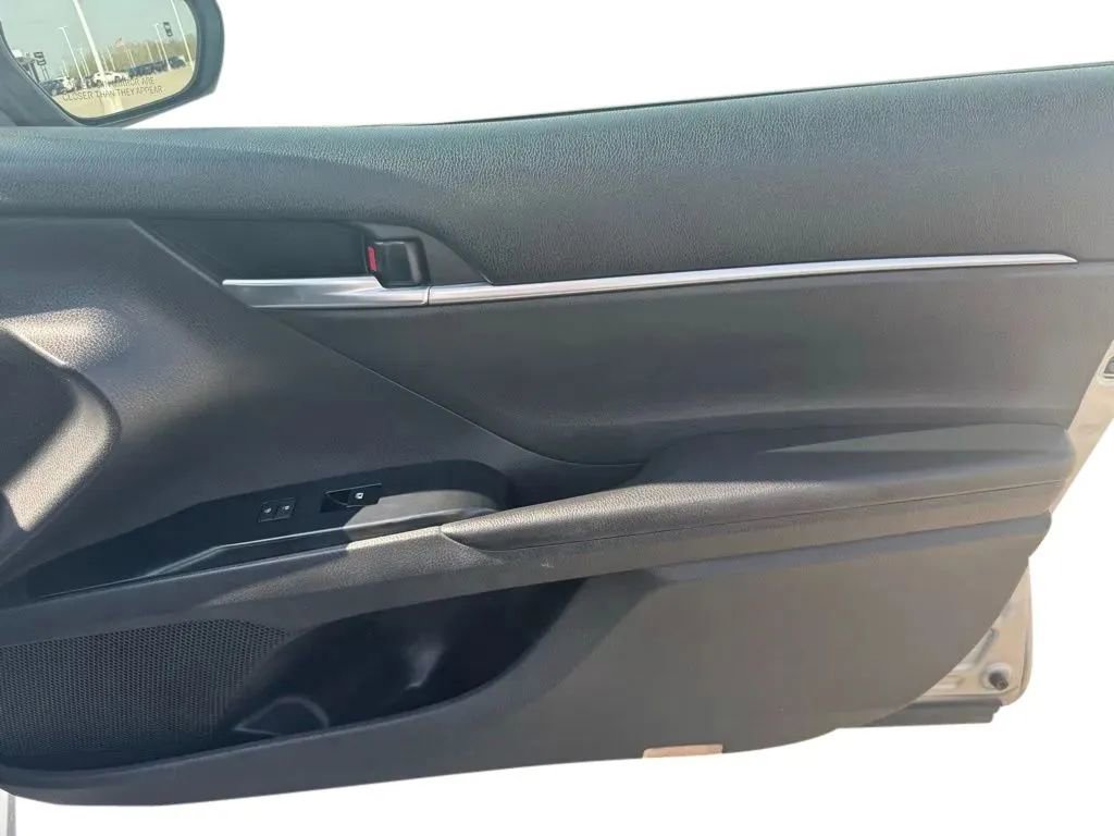 Used 2018 Toyota Camry SE FWD image 15