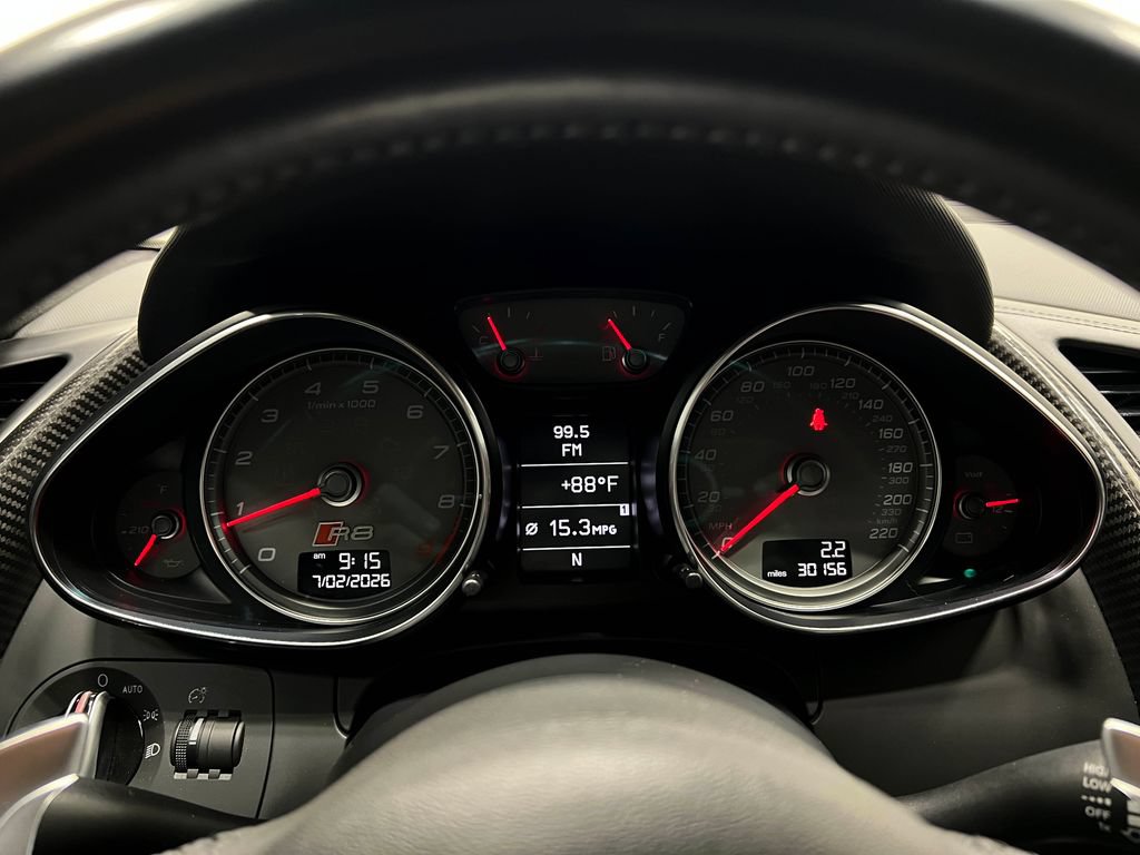Used 2015 Audi R8 V8 w/ Extended Leather Package AWD/4WD image 23