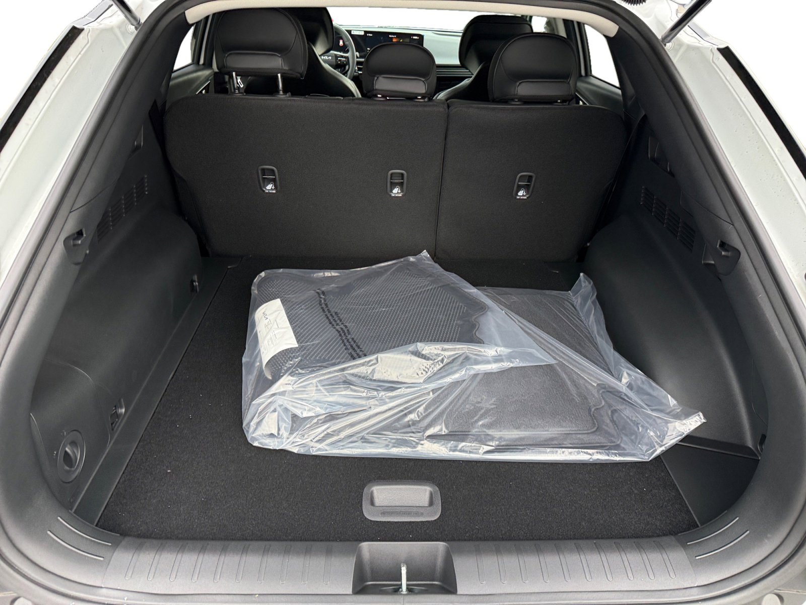 New 2025 Kia EV6 Light w/ Light LR Technology Package image 17