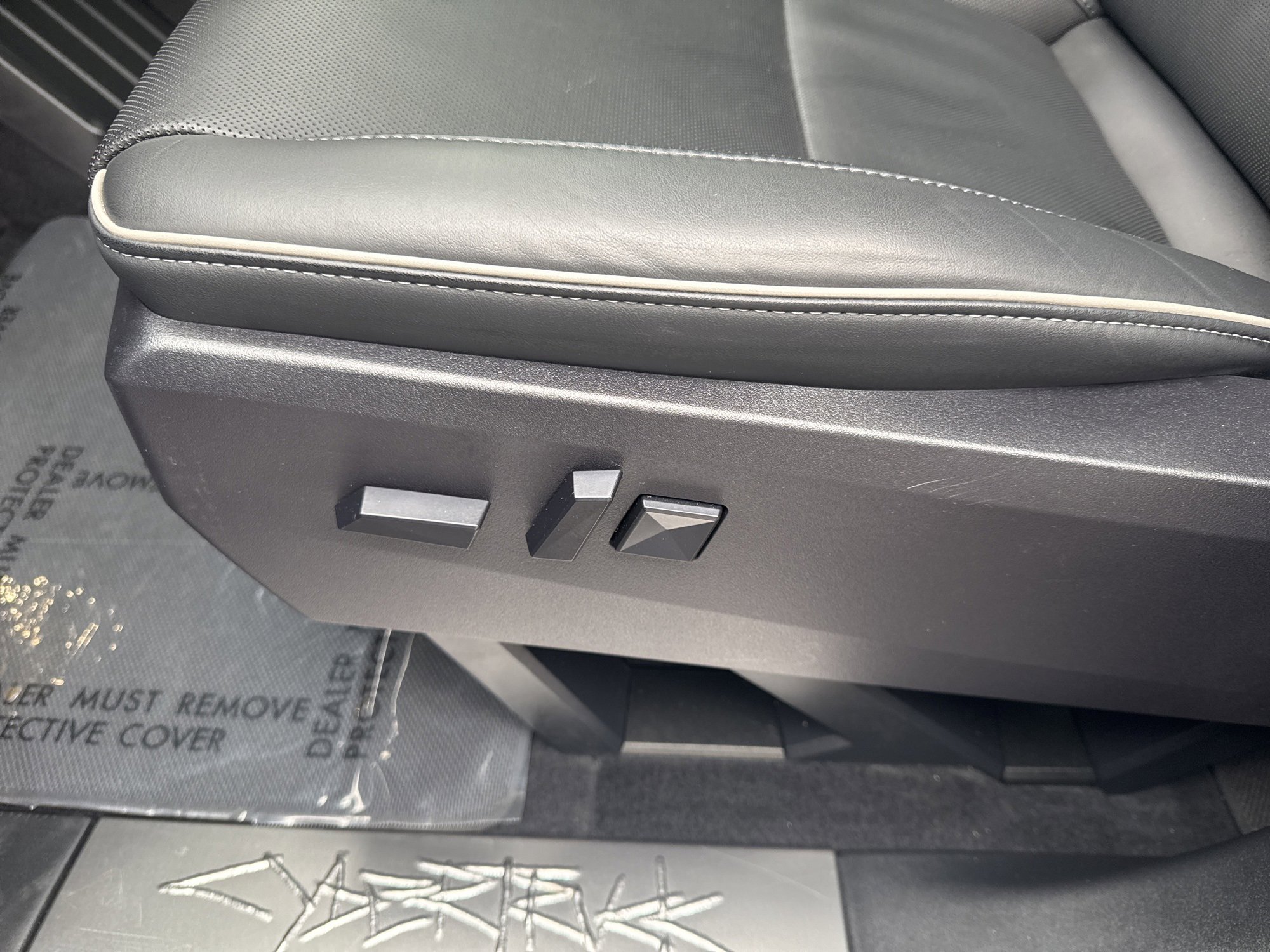 Used 2025 Tesla Cybertruck AWD Crew Cab image 11