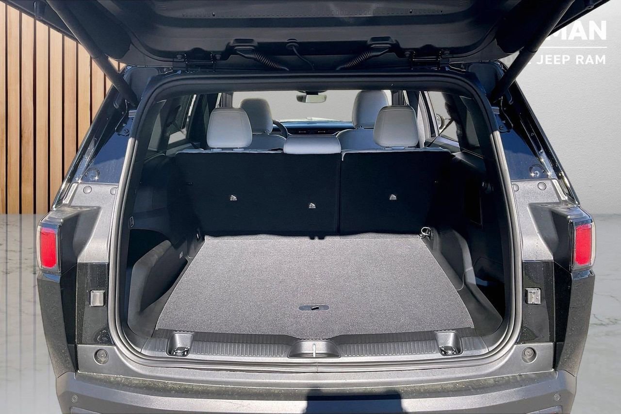 New 2026 Jeep Cherokee Limited image 24