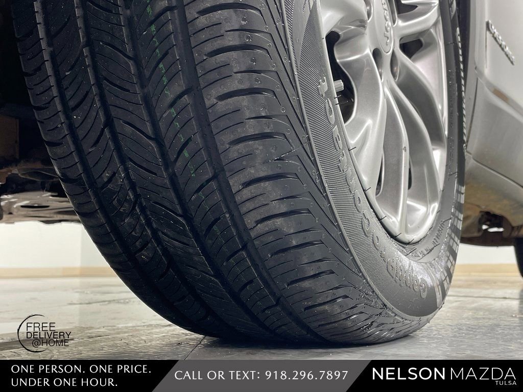 Used 2021 Jeep Cherokee Latitude Plus image 10