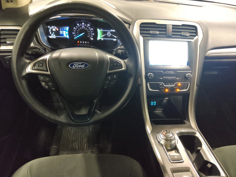 Used 2020 Ford Fusion SE FWD image 22