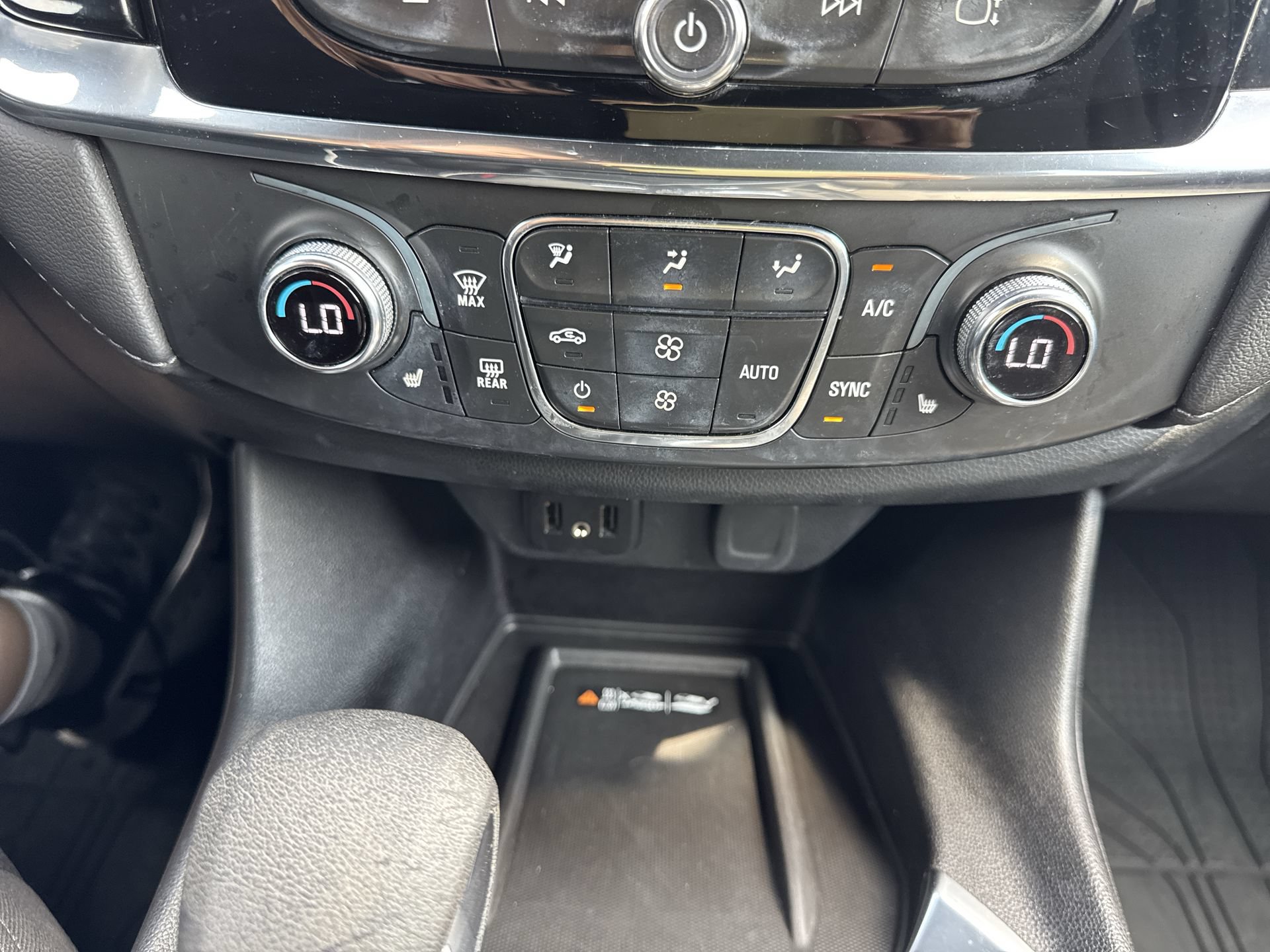 Used 2023 Chevrolet Traverse LT FWD image 18