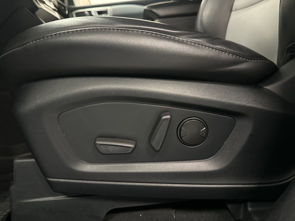 Used 2022 Ford Explorer XLT w/ Equipment Group 202A image 21