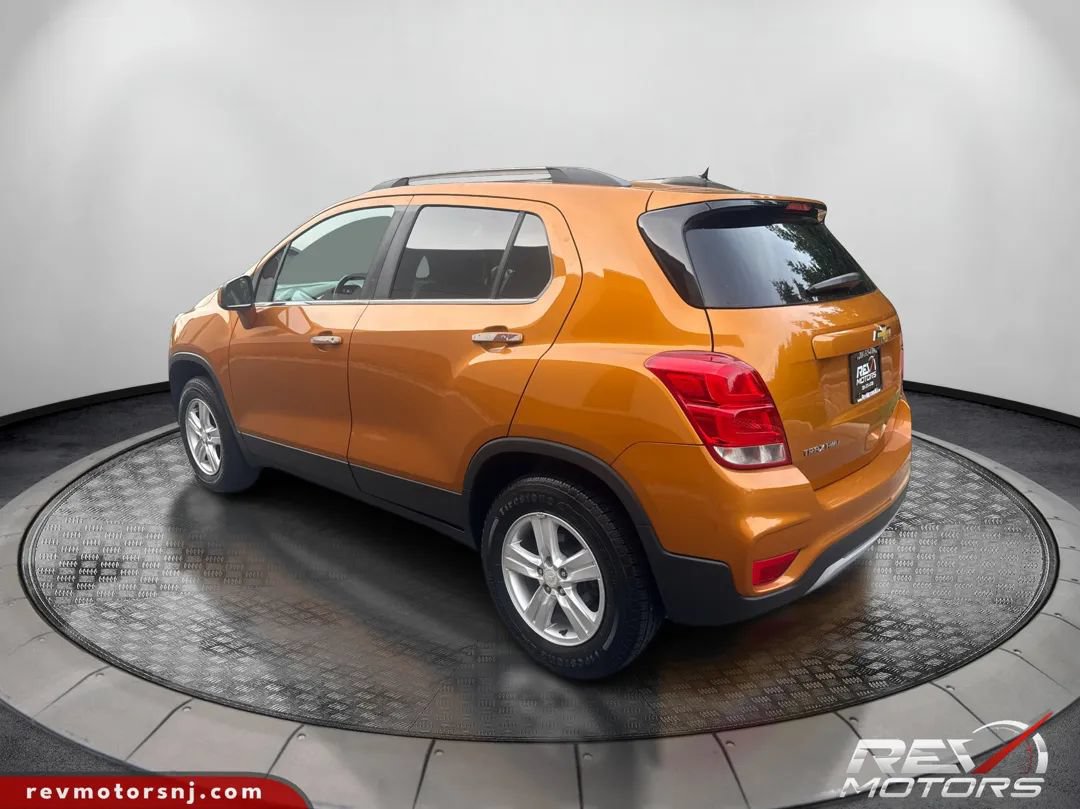 Used 2017 Chevrolet Trax LT w/ LT Convenience Package AWD/4WD image 3
