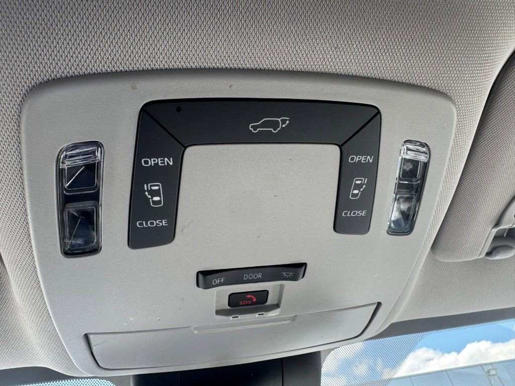 Used 2026 Toyota Sienna LE FWD image 34