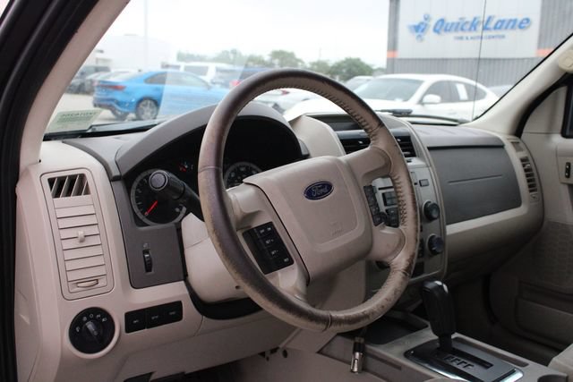 Used 2010 Ford Escape XLT AWD/4WD image 2