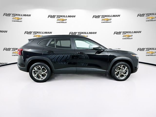 Used 2025 Chevrolet Trax LT image 8