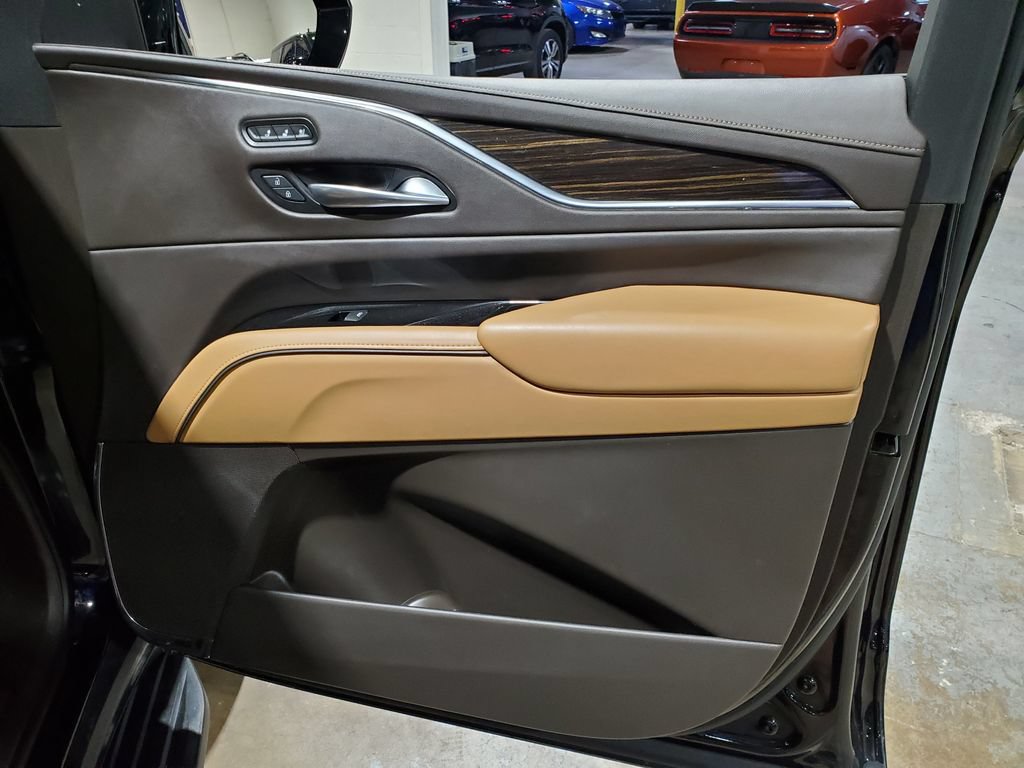 Used 2022 Cadillac Escalade ESV Premium Luxury AWD/4WD image 17