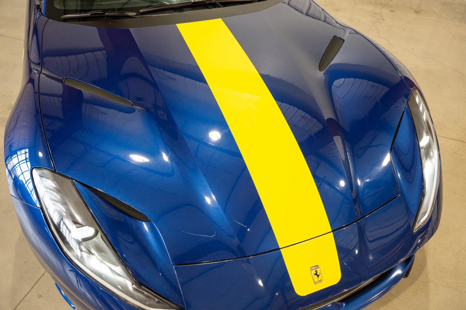 Used 2019 Ferrari 812 Superfast RWD image 18