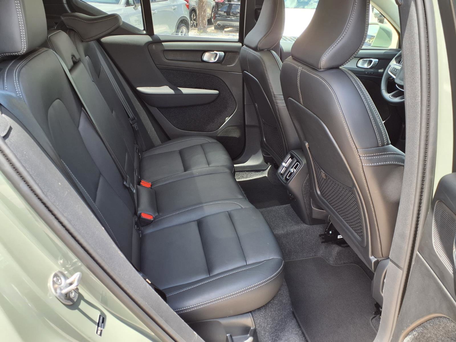 Certified 2025 Volvo XC40 B5 Core AWD/4WD image 15