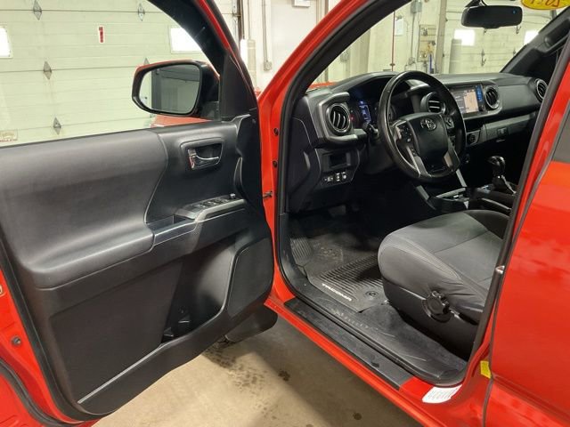 Used 2017 Toyota Tacoma TRD Off-Road w/ Tow Package (A/T) image 9