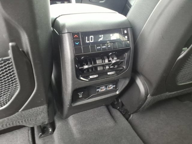 Used 2025 Jeep Grand Cherokee L Altitude AWD/4WD image 9