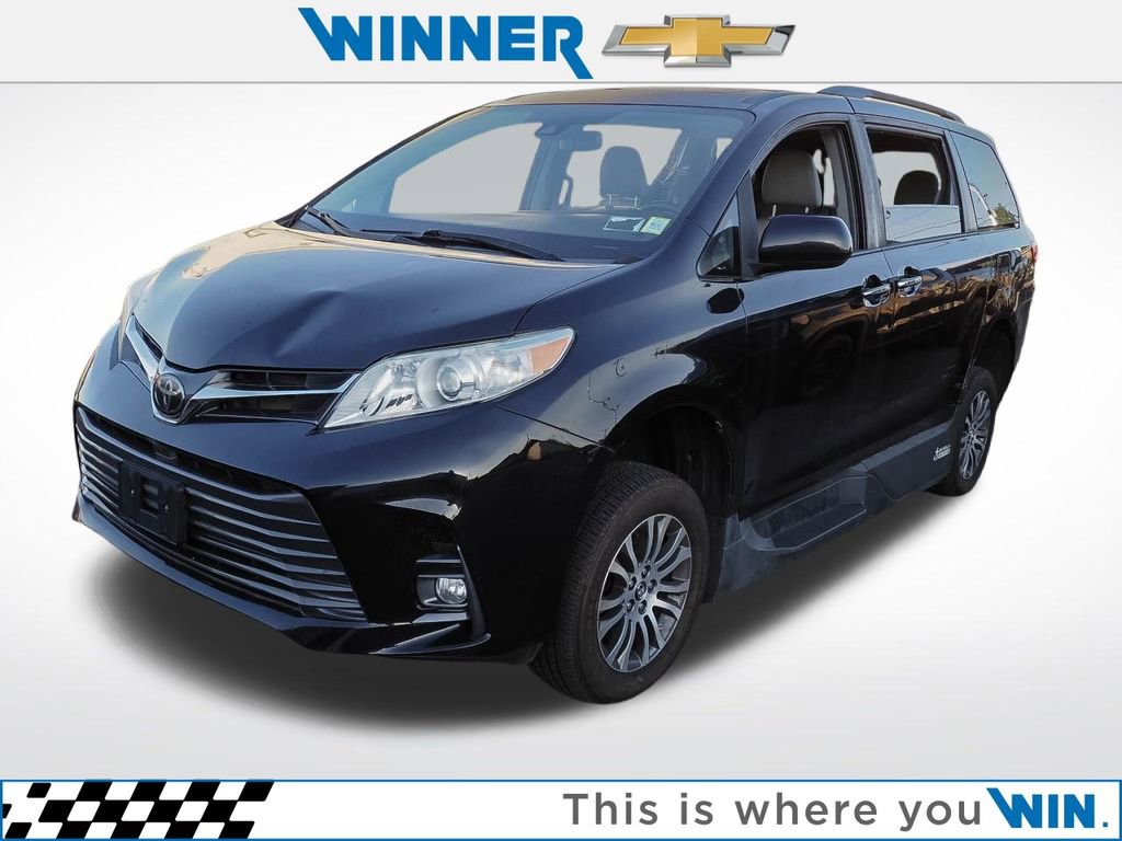 Used 2019 Toyota Sienna XLE FWD image 1