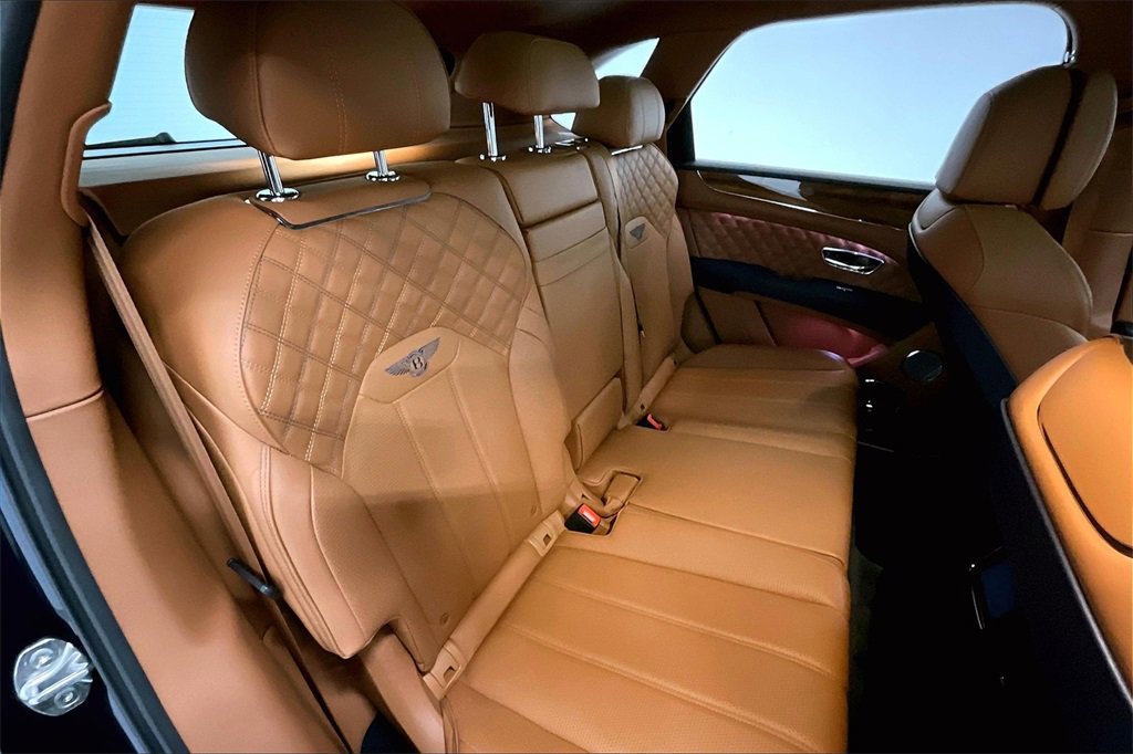 Used 2022 Bentley Bentayga image 28