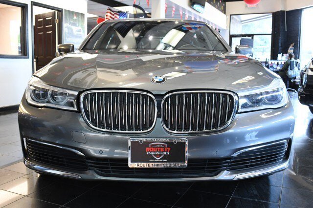 Used 2019 BMW 750i xDrive w/ Executive Package AWD/4WD image 2