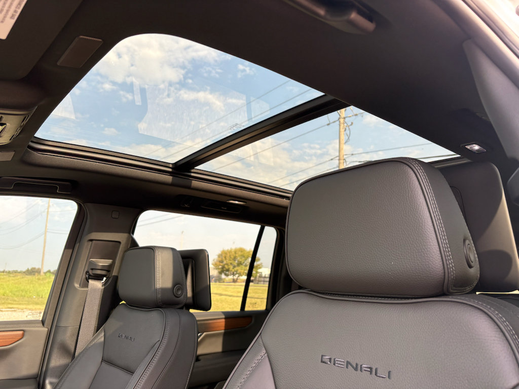 New 2026 GMC Yukon XL Denali w/ Denali Reserve Package AWD/4WD image 16
