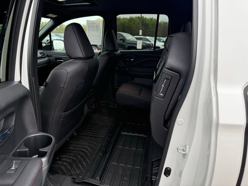 Used 2025 Honda Ridgeline Black Edition image 11