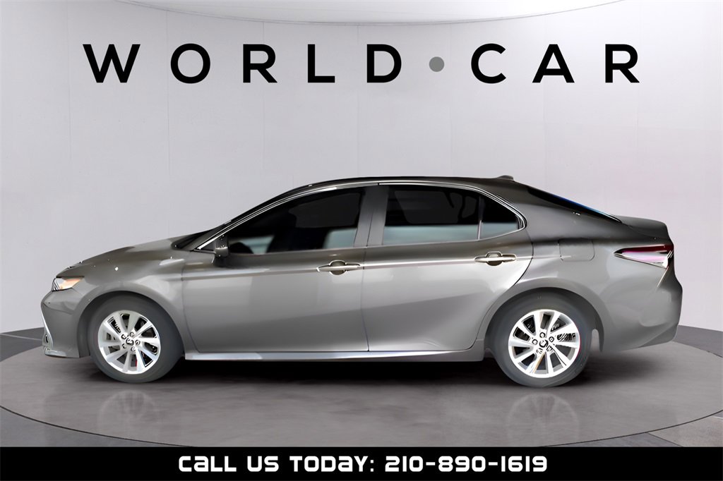 Used 2021 Toyota Camry LE image 4