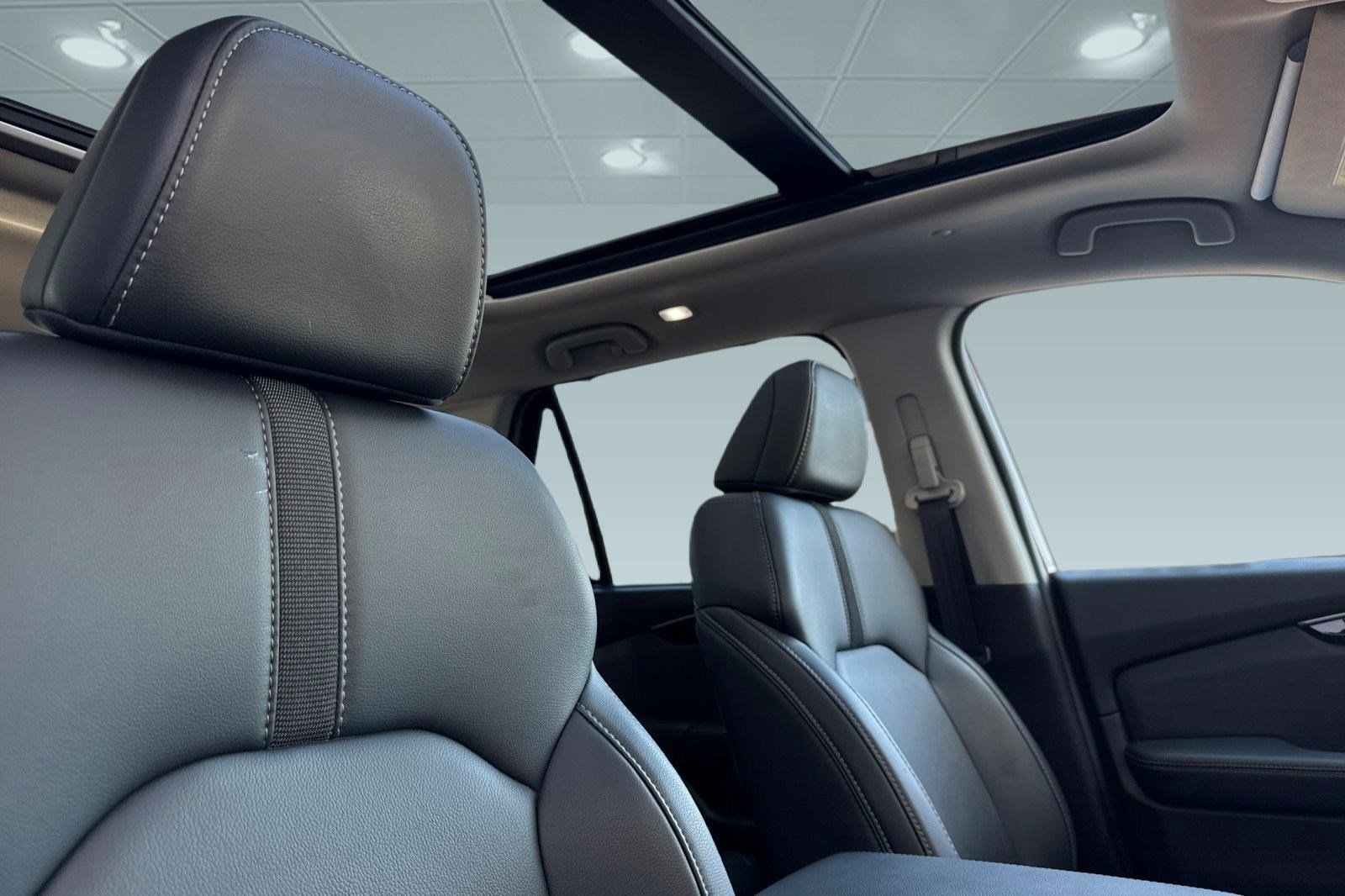 Certified 2025 Honda Pilot Touring image 14