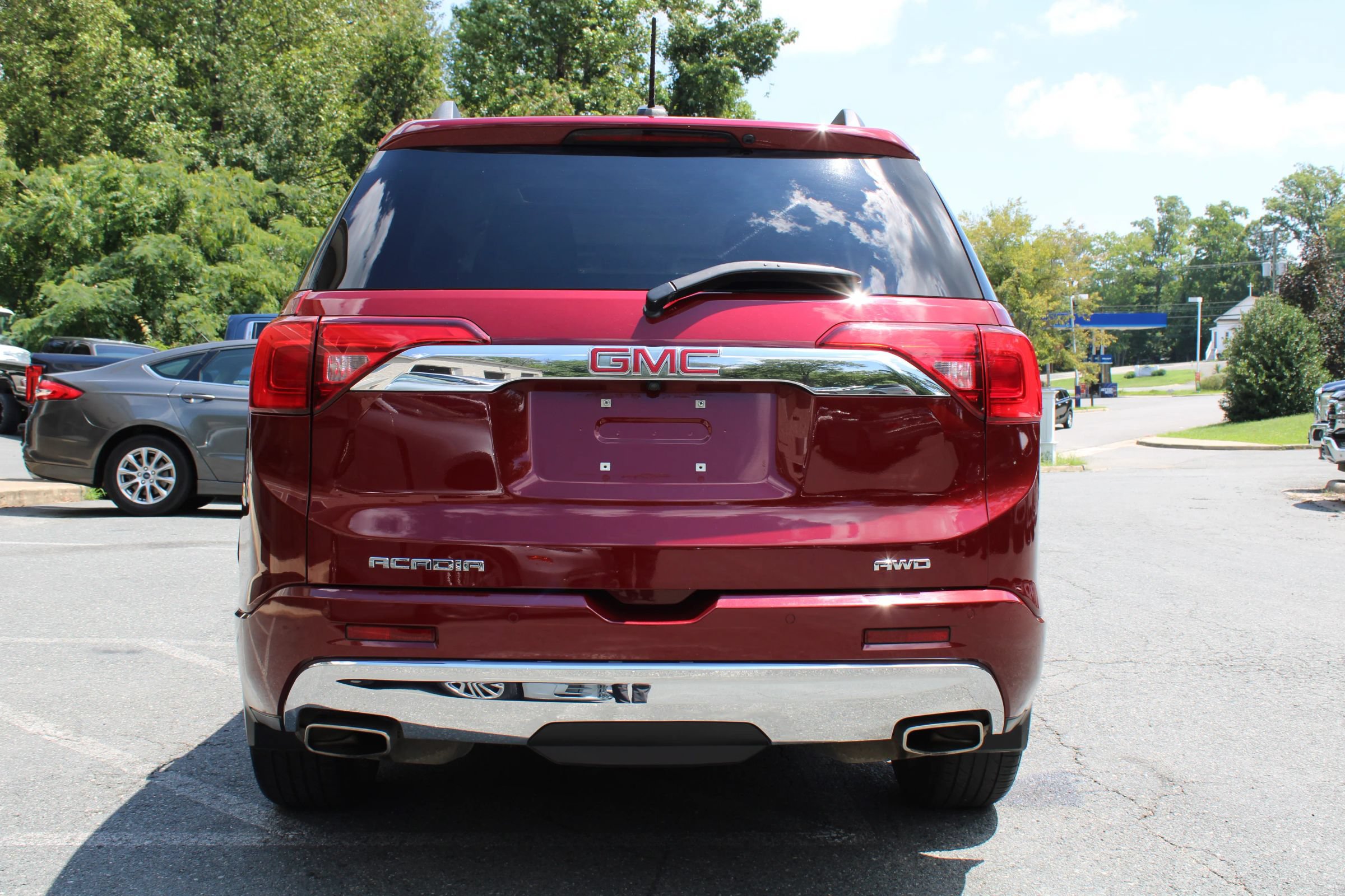 Used 2018 GMC Acadia Denali w/ LPO, Protection Package AWD/4WD image 6