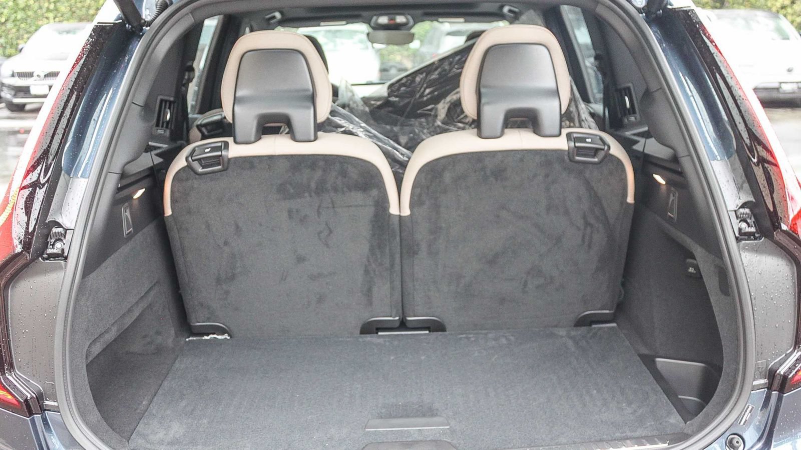 New 2026 Volvo XC90 T8 Plus w/ Protection Package Premier AWD/4WD image 13