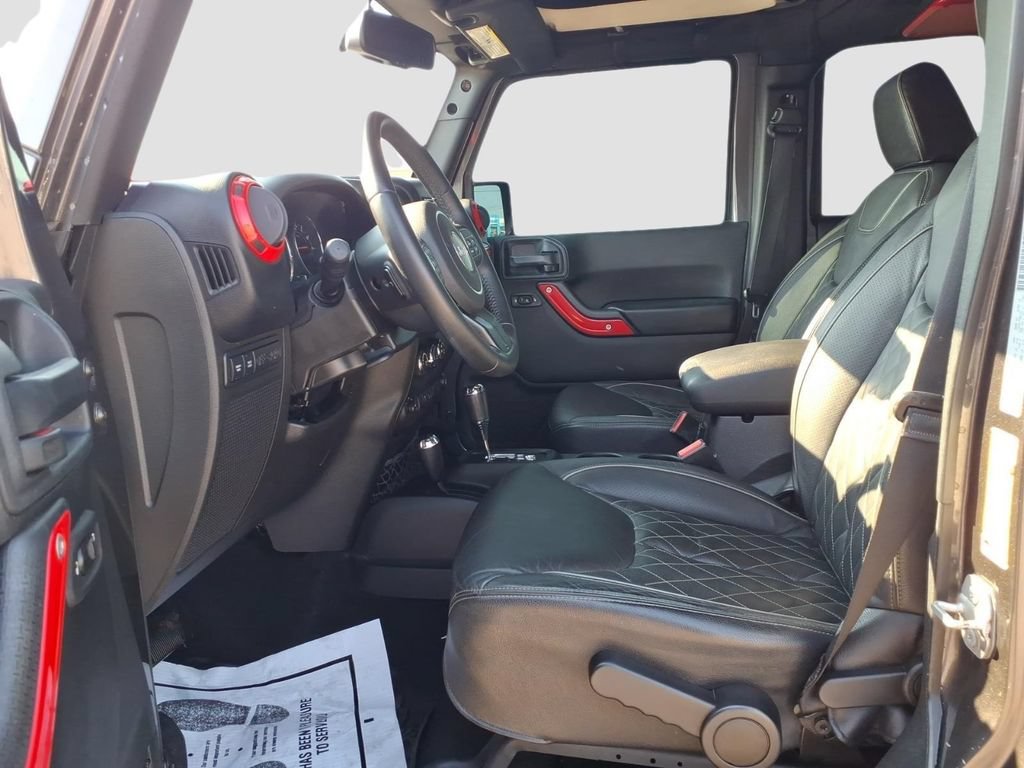 Used 2017 Jeep Wrangler Unlimited Rubicon w/ Connectivity Group AWD/4WD image 18