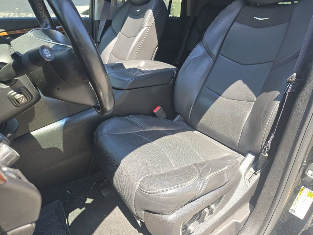 Used 2016 Cadillac Escalade Luxury AWD/4WD image 23