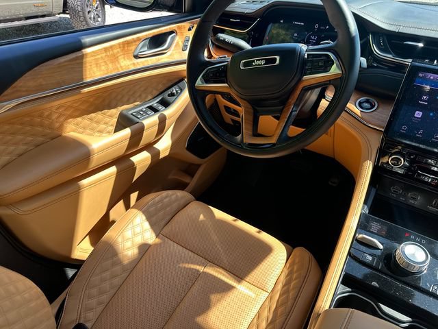 Certified 2025 Jeep Grand Cherokee Summit AWD/4WD image 25