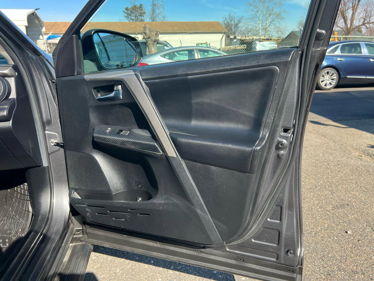 Used 2015 Toyota RAV4 Limited image 19