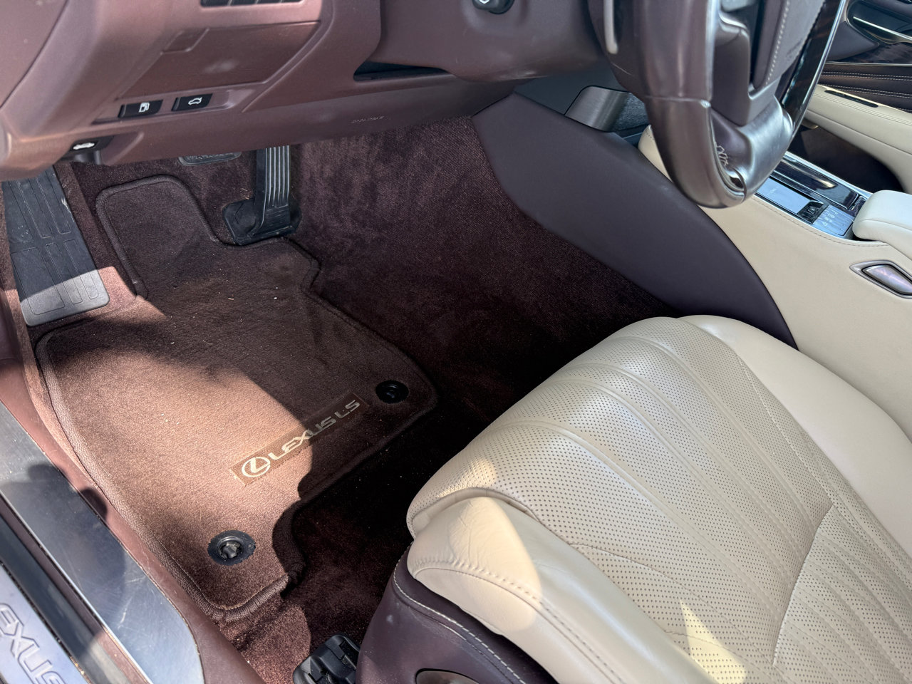 Used 2018 Lexus LS 500h AWD w/ Interior Upgrade Package image 17