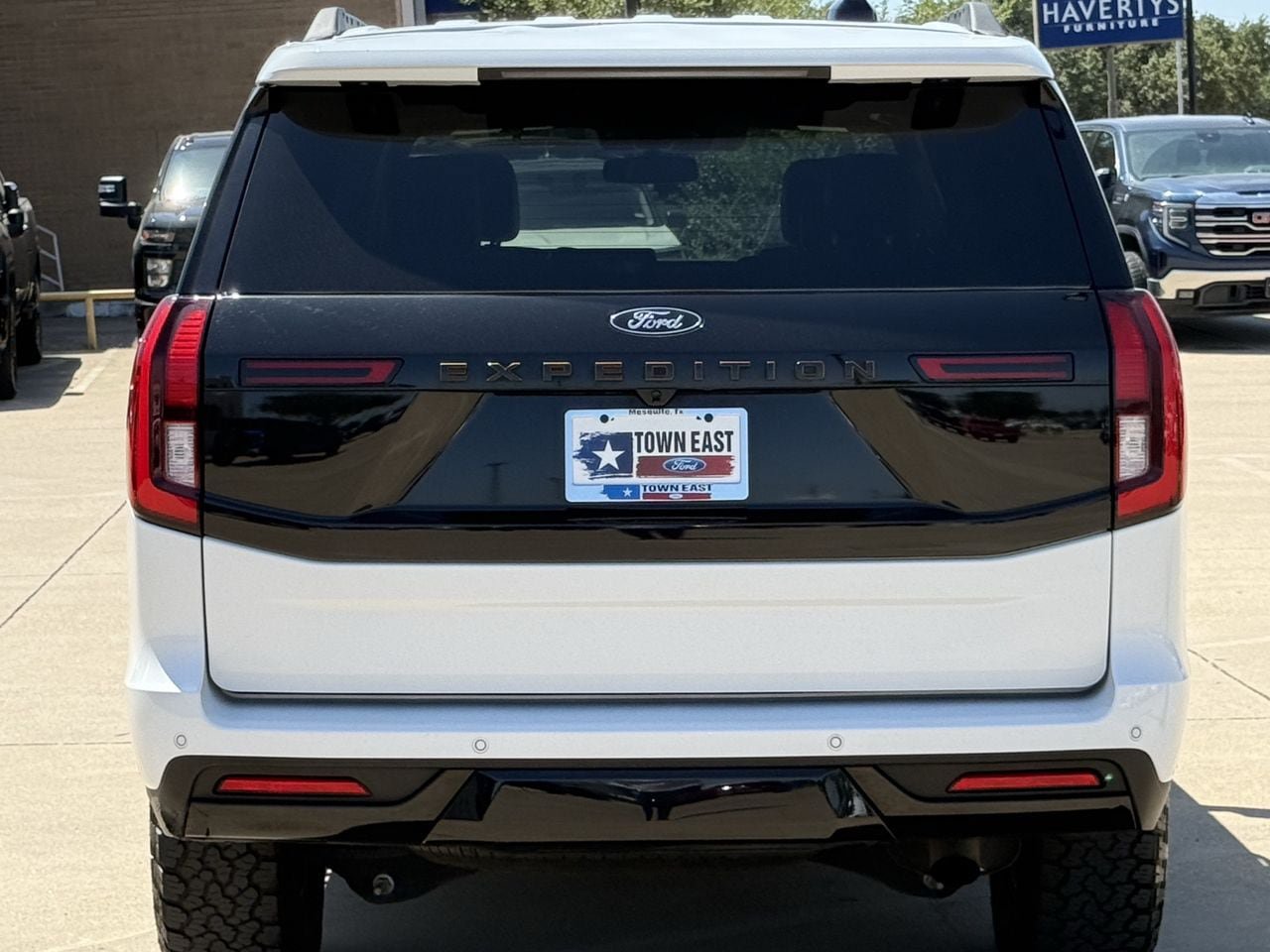 Used 2025 Ford Expedition Tremor AWD/4WD image 6