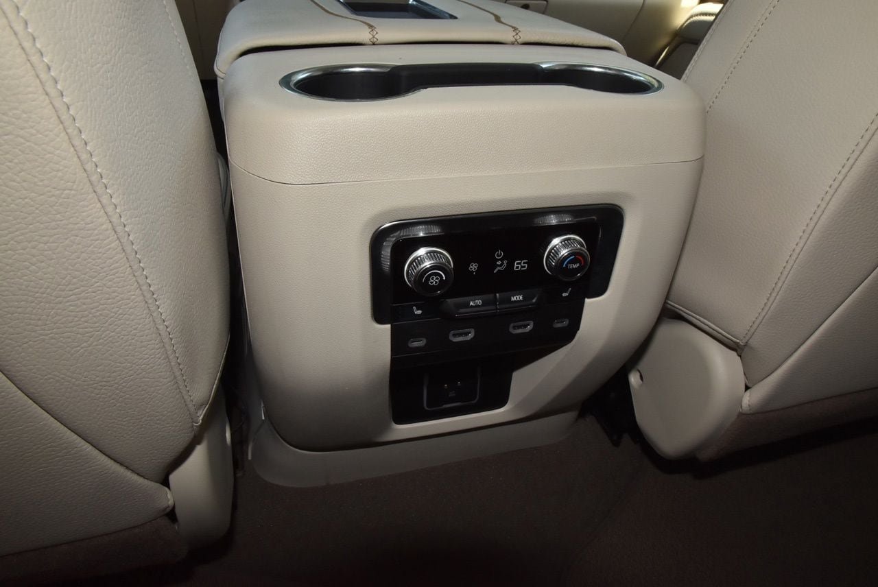 Used 2024 GMC Yukon XL Denali w/ Advanced Technology Package AWD/4WD image 20