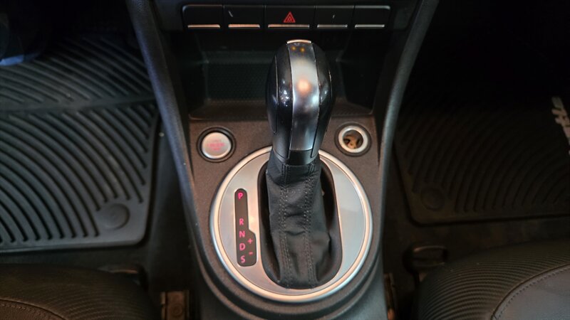 Used 2012 Volkswagen Beetle 2.5 FWD image 17