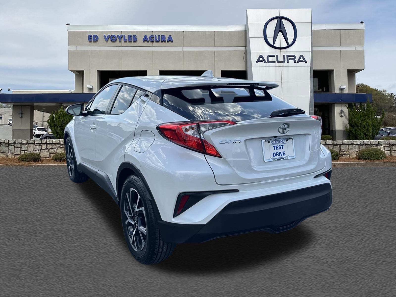 Used 2021 Toyota C-HR XLE FWD image 7