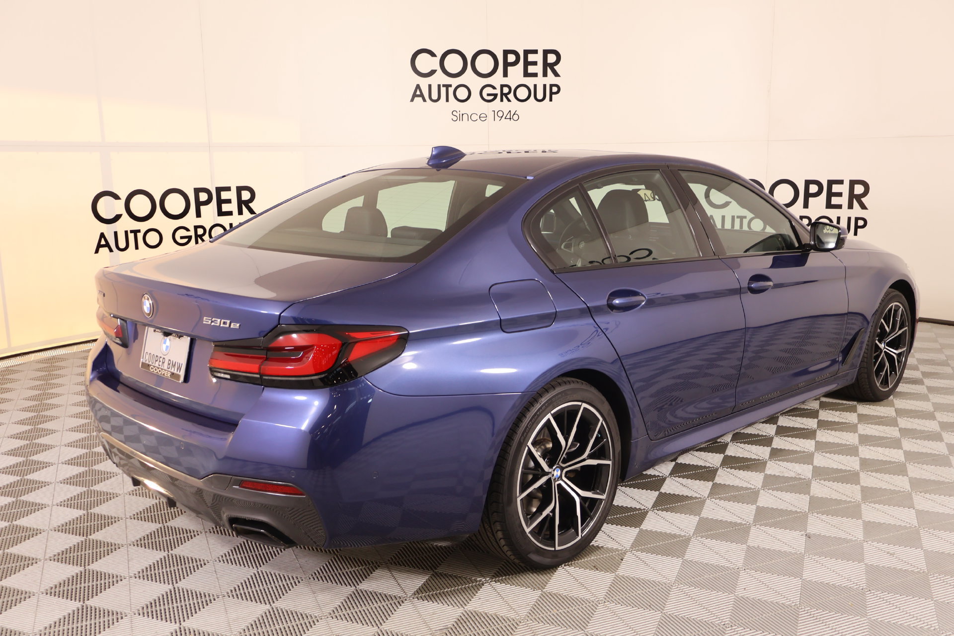 Used 2021 BMW 530e xDrive w/ Executive Package AWD/4WD image 22