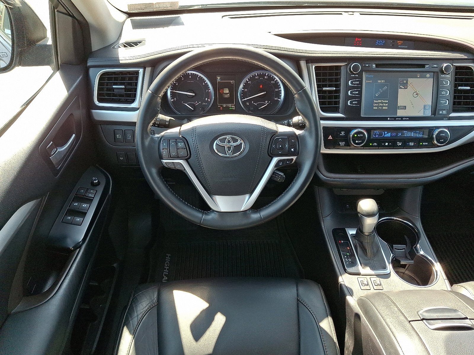 Used 2017 Toyota Highlander XLE AWD/4WD image 14