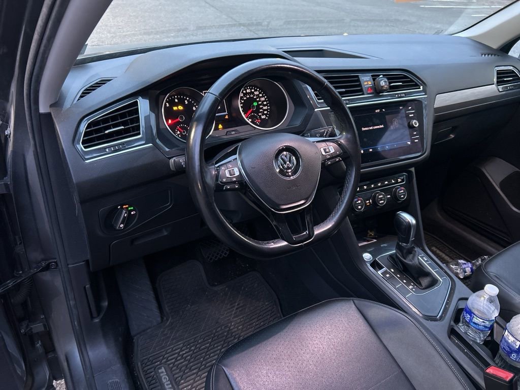 Used 2018 Volkswagen Tiguan SE w/ Panoramic Sunroof Package image 9