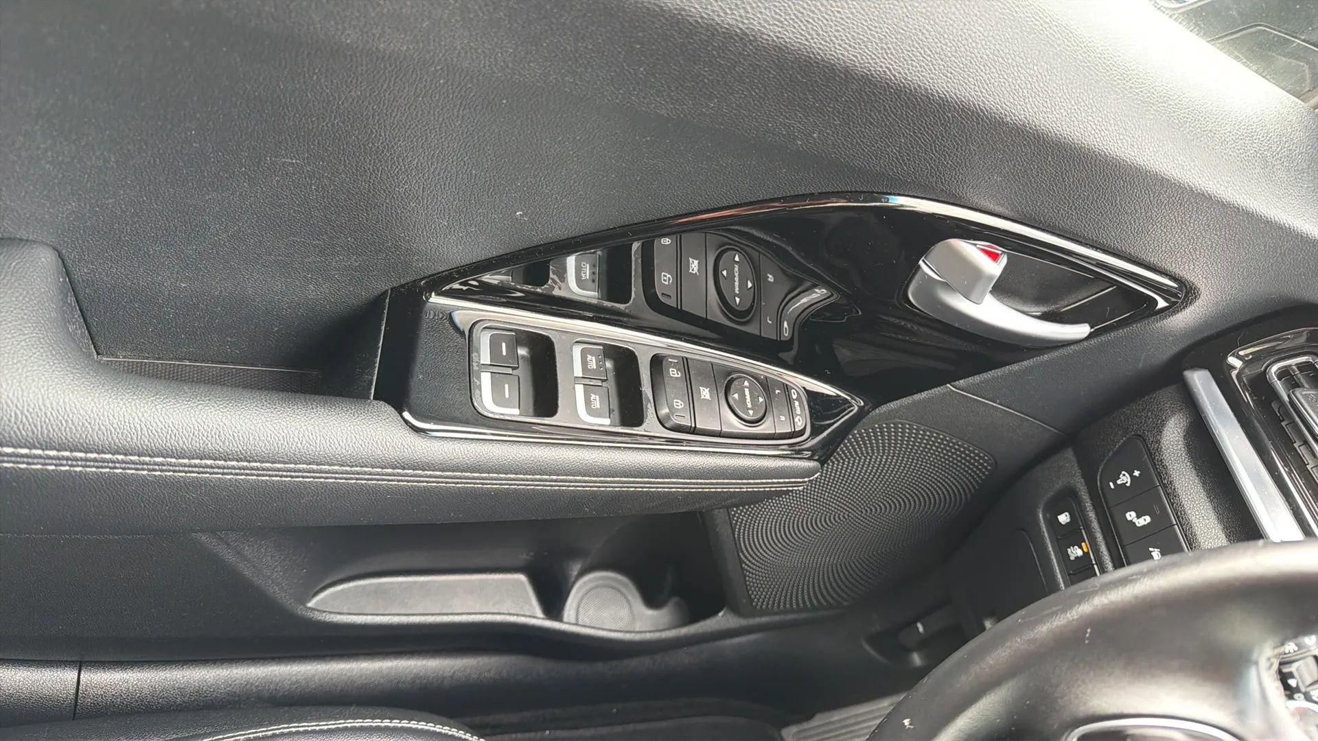 Used 2022 Kia Niro EX FWD image 22