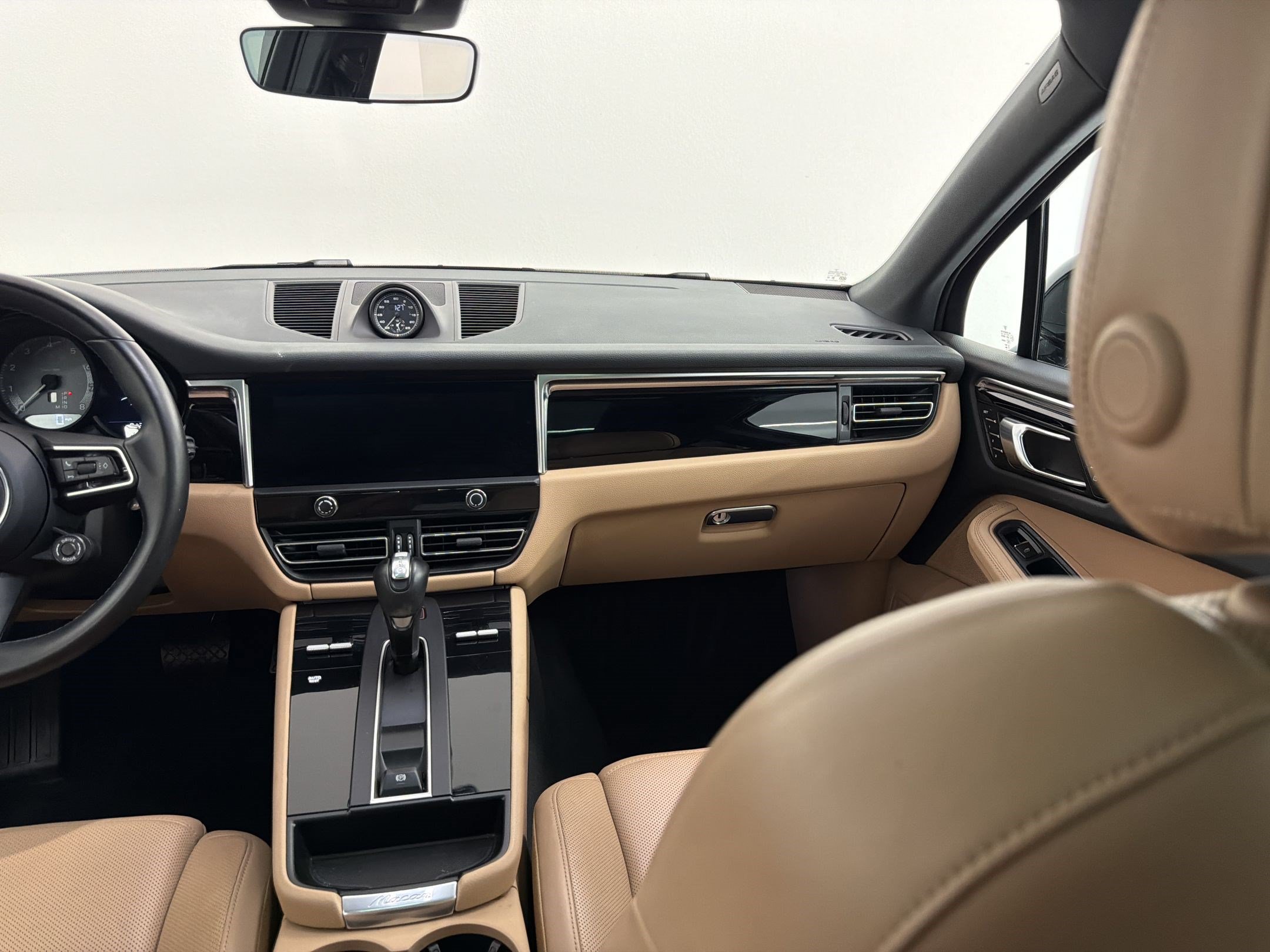 Certified 2023 Porsche Macan S AWD/4WD image 33