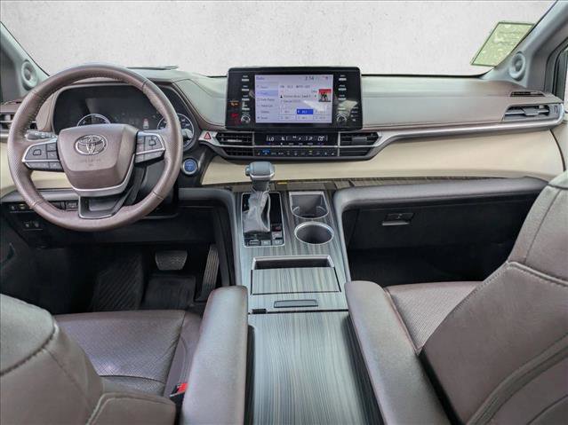 Certified 2023 Toyota Sienna Platinum image 18